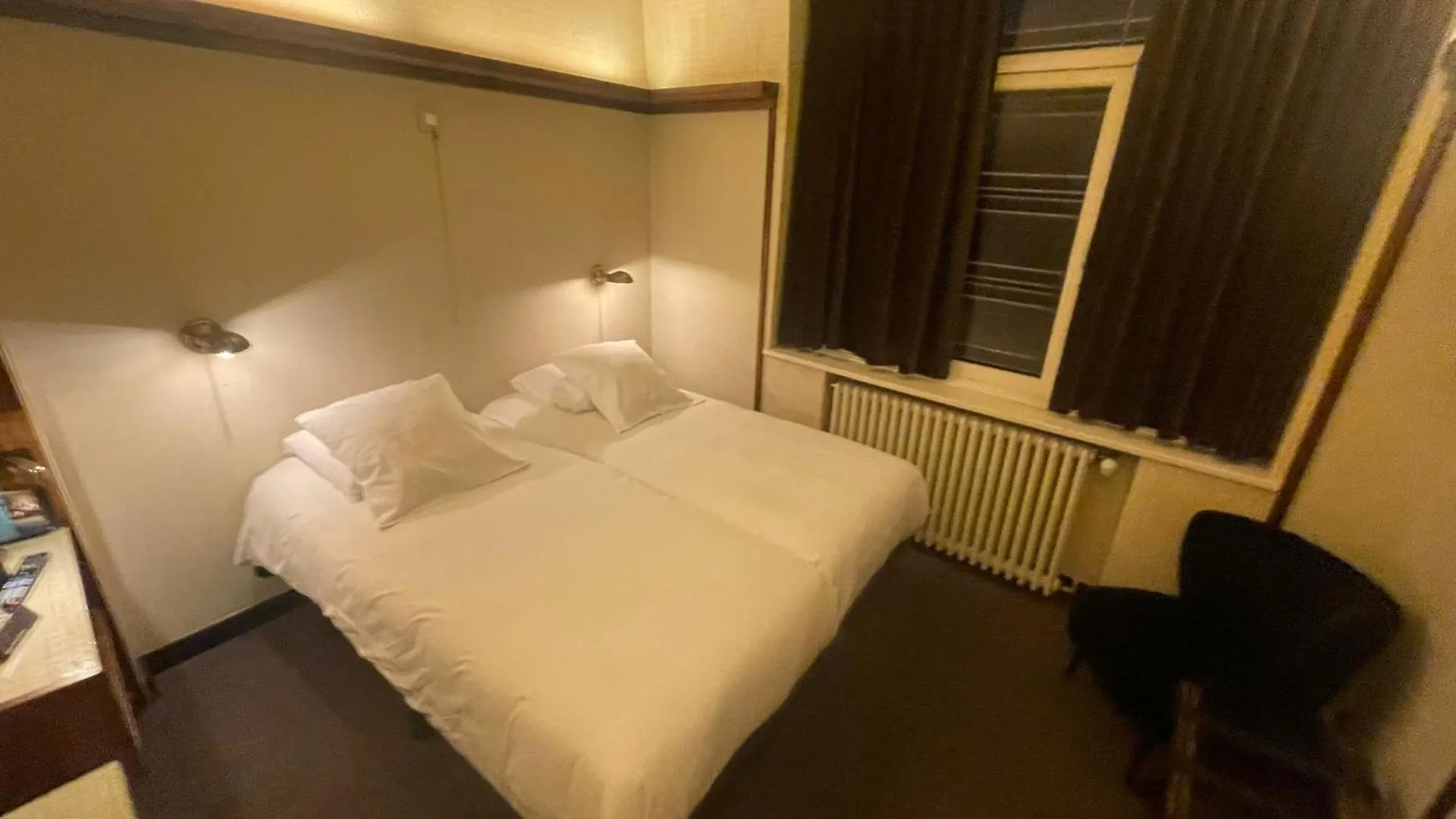 ホテル Latroupe Le Berger Saint-Gilles  ブリュッセル